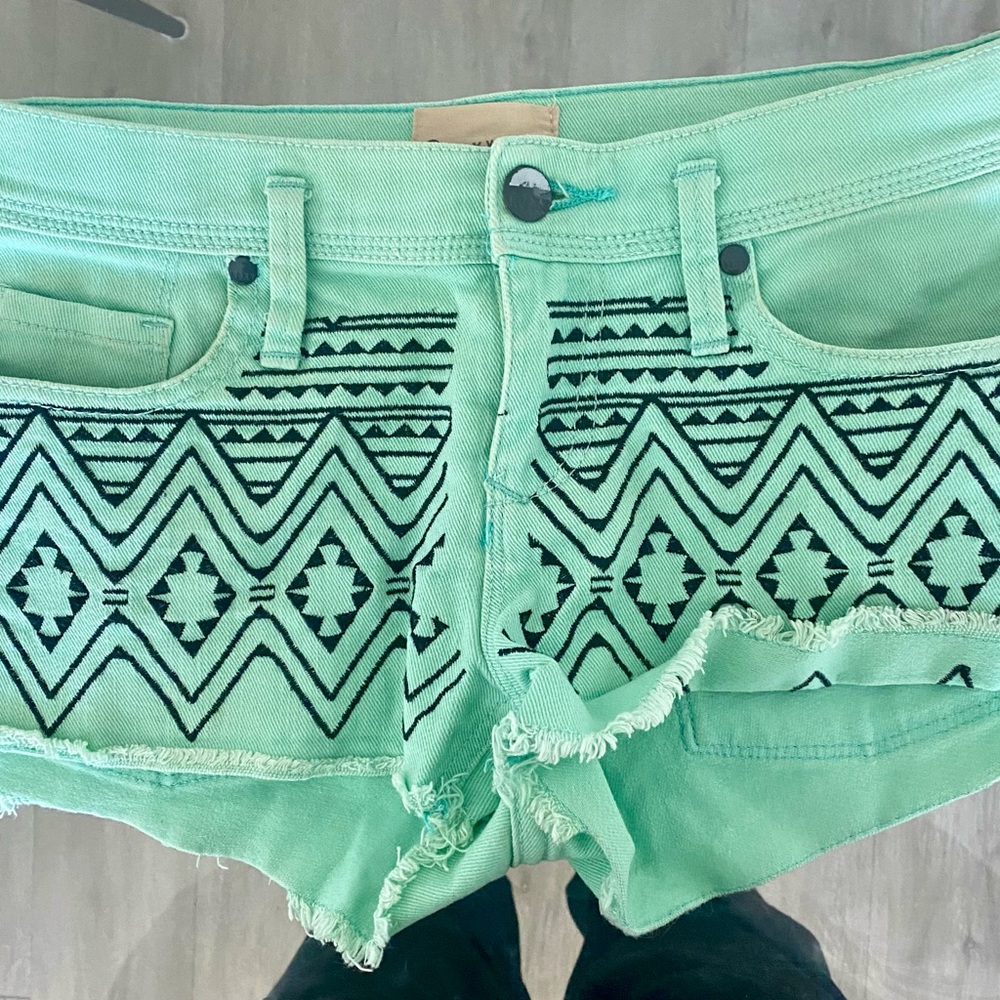 Aztec Roxy Shorts - Picture 4 of 11